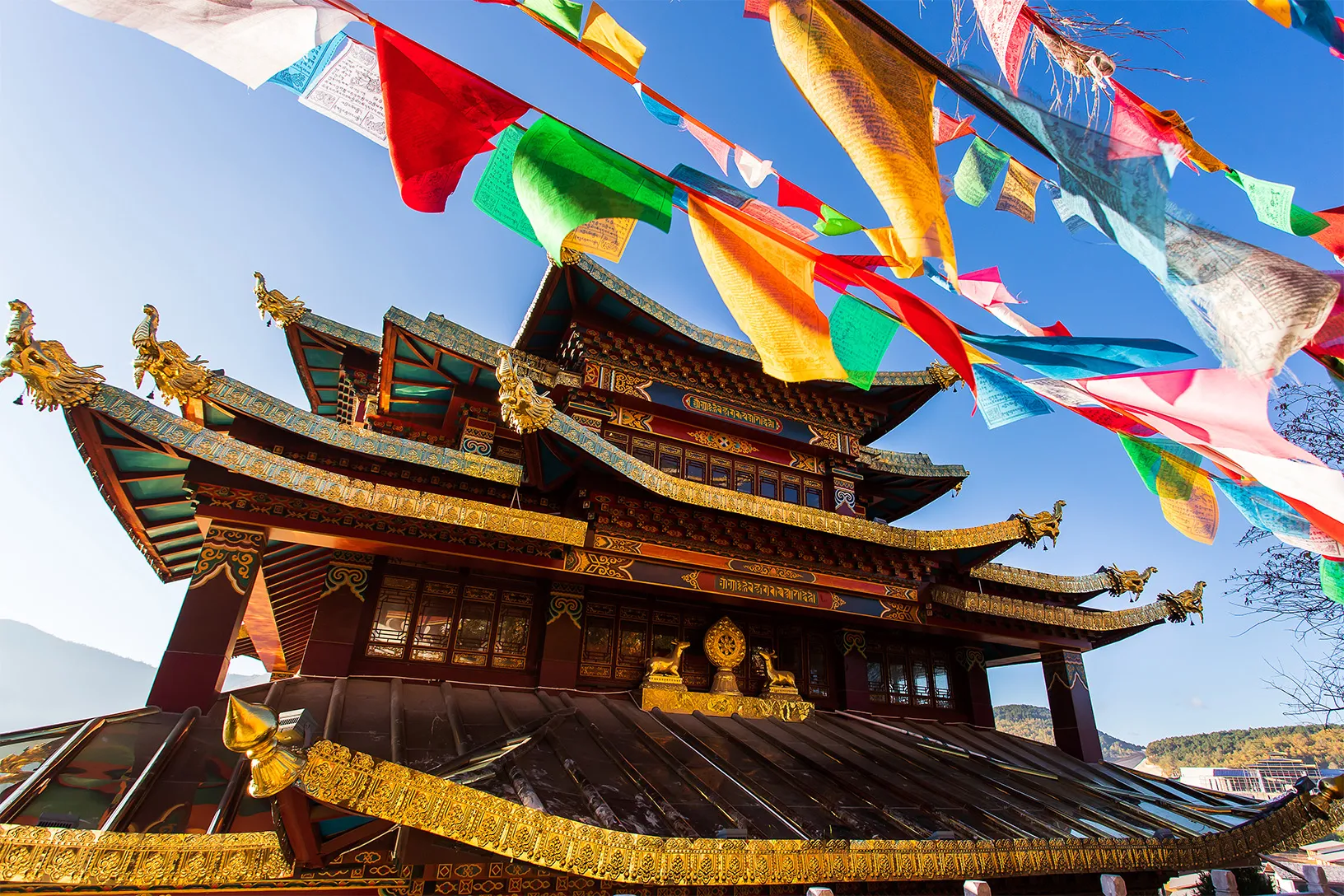 guishan-temple-with-giant-buddhist-tibetan-prayer-2026-01-08-00-06-00-utc